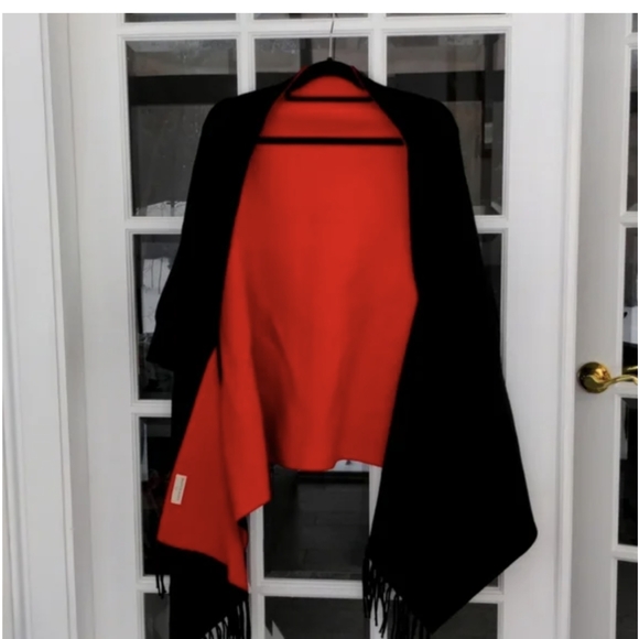 Kloth & Clover reversible sweater shawl fringe - Picture 2 of 7